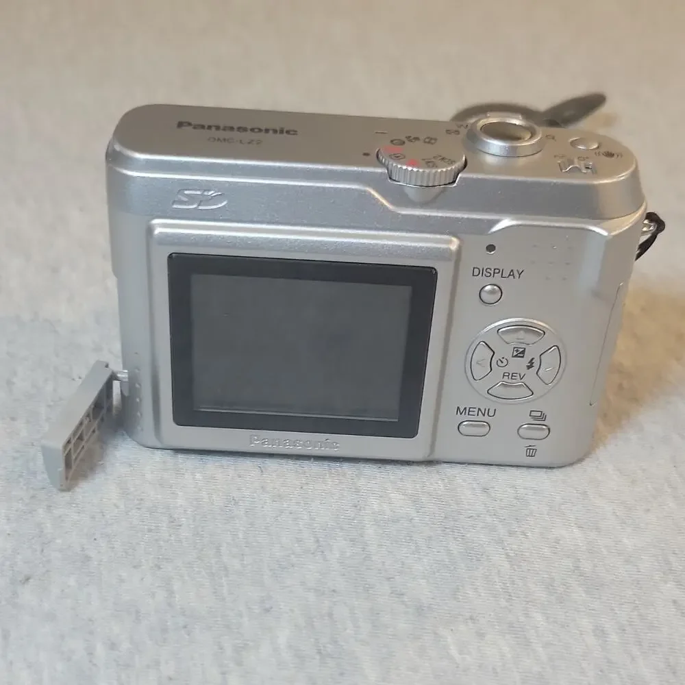 Panasonic LUMIX DMC-LZ2 5MP Silver Compact Camera 6x Zoom, Case, Tested Works